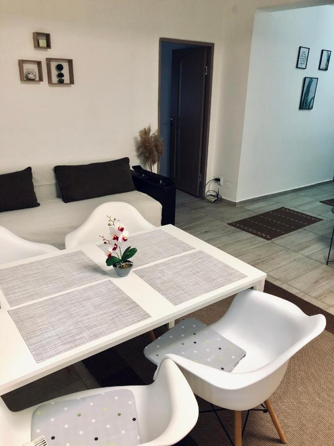 City Break Maya Apartment Oradea Eksteriør bilde